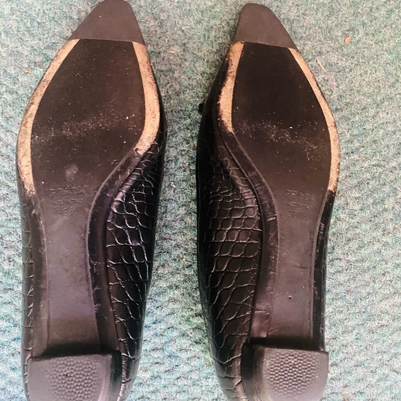 Chic Prada Crocodile Black Leather Flats; approx. 1inch heels; comfortably soft - Picture 3 of 4